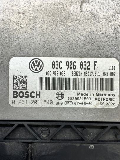 Volkswagen Cross Touran I Variklio valdymo blokas 03C906032F