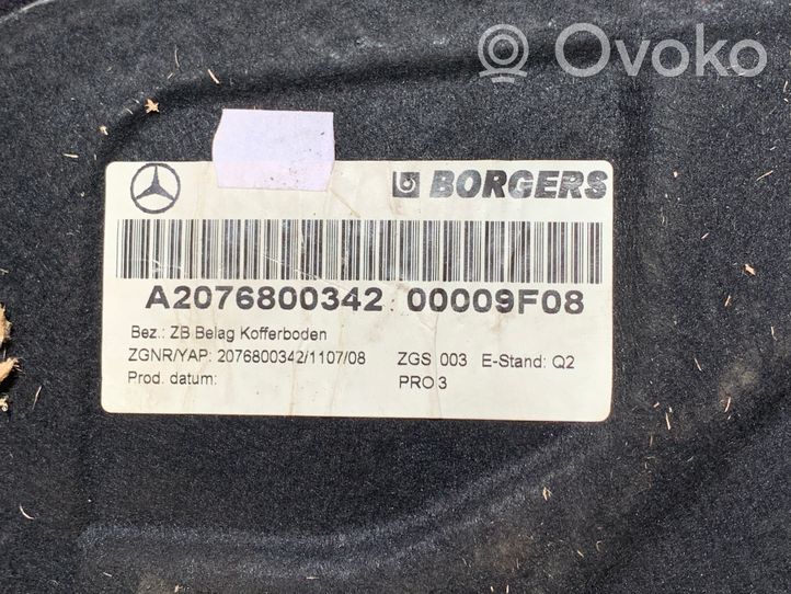 Mercedes-Benz E A207 Tavaratilan kaukalon tekstiilikansi A2076800342