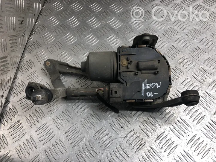 Seat Leon (1P) Front wiper linkage and motor 1P0955120