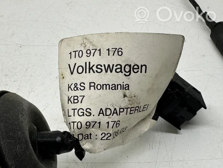 Volkswagen Touran I Pysäköintitutkan anturin johtosarja (PDC) 1T0971176