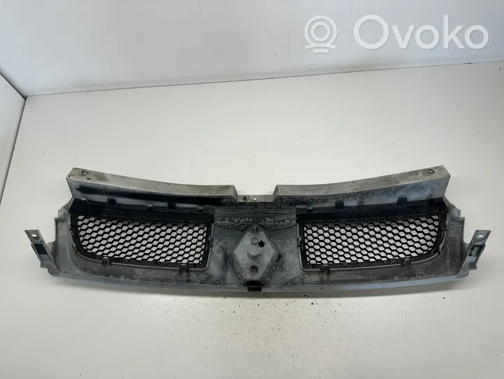 Renault Trafic II (X83) Grille calandre supérieure de pare-chocs avant 8200204450