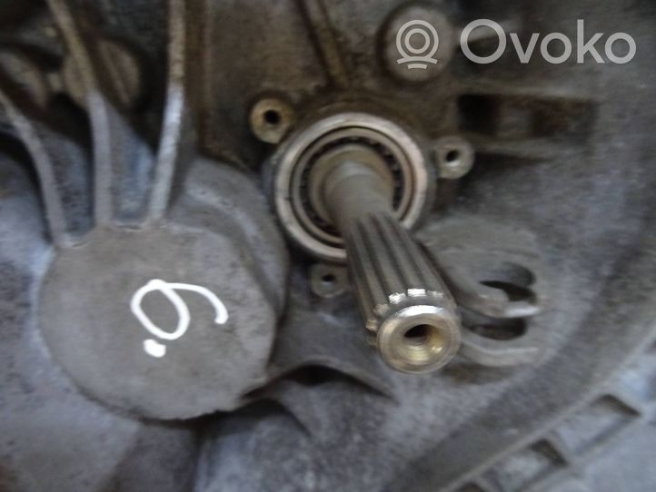 Opel Zafira A Mechaninė 5 pavarų dėžė F17C419