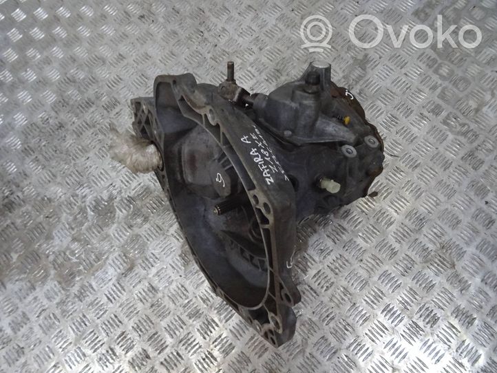 Opel Zafira A Mechaninė 5 pavarų dėžė F17C419