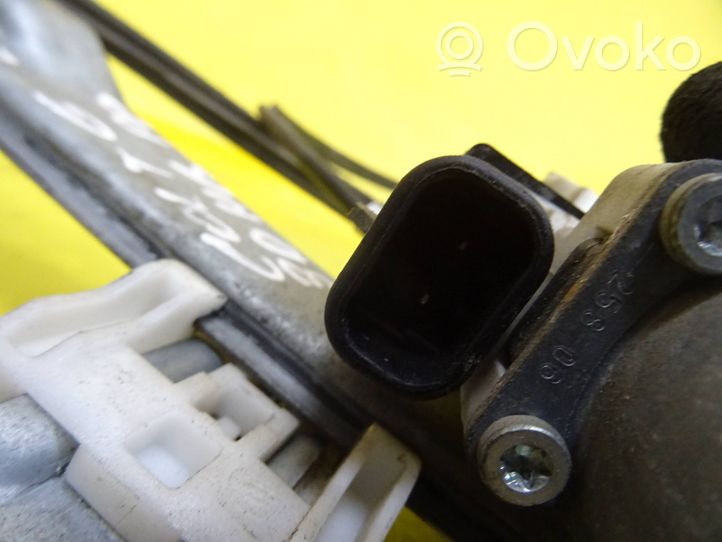 Mitsubishi Colt Moteur de lève-vitre de porte avant 0130022207