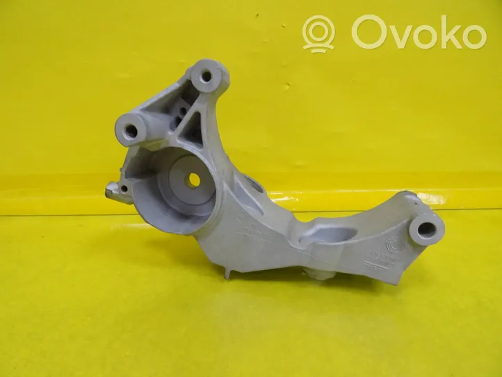 Opel Zafira B Generator/alternator bracket 898005563