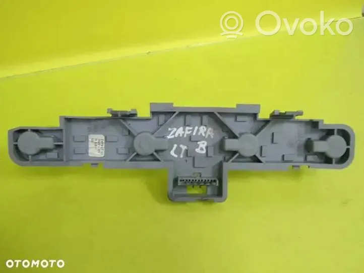 Opel Zafira B Cubierta del soporte de la lámpara de la luz trasera 7522-01