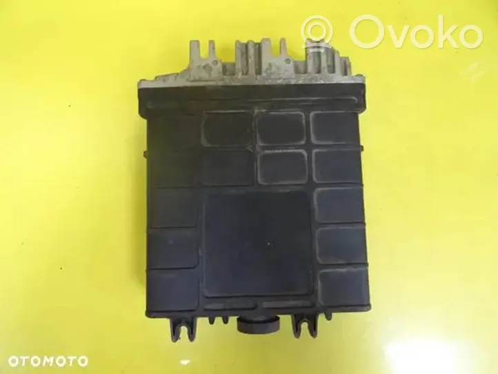 Volkswagen Golf III Calculateur moteur ECU 1H0907311L