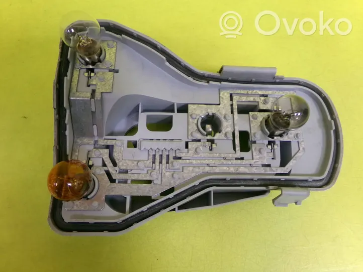 Volkswagen Polo IV 9N3 Porte ampoule de feu arrière 6Q6945258