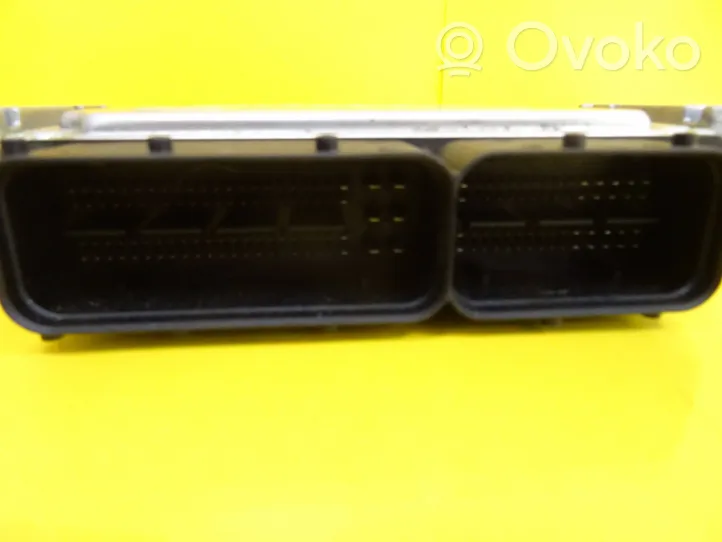 KIA Carens II Sterownik / Moduł ECU 0281013072