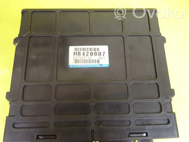 Mitsubishi Carisma Unidad de control/módulo del motor MR420807