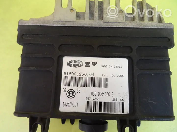Volkswagen Golf III Moottorin ohjainlaite/moduuli 032906030G