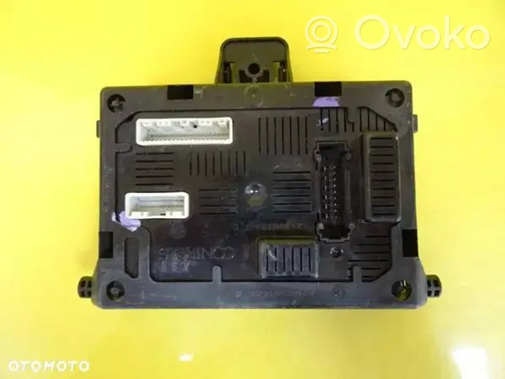 Renault Clio III Module confort 8200652286