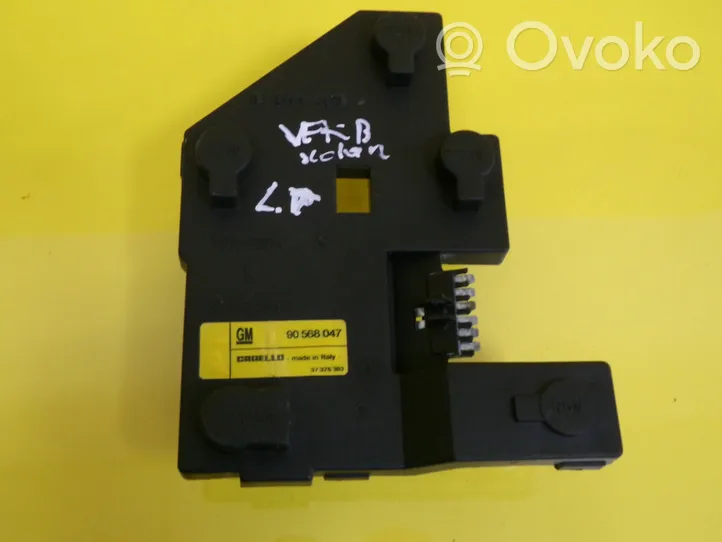 Opel Vectra B Porte ampoule de feu arrière 90568047