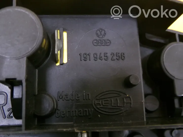 Volkswagen Golf II Porte ampoule de feu arrière 191945258