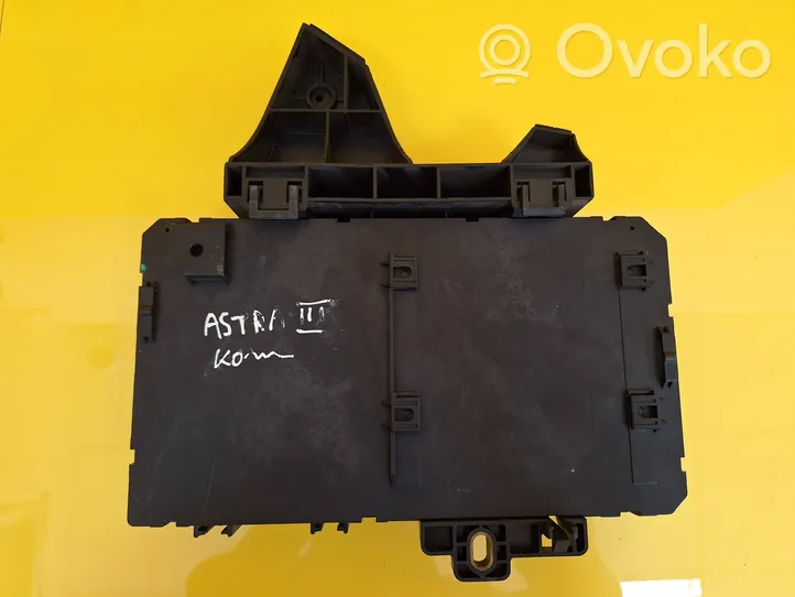 Opel Astra H Fuse box set 13115937