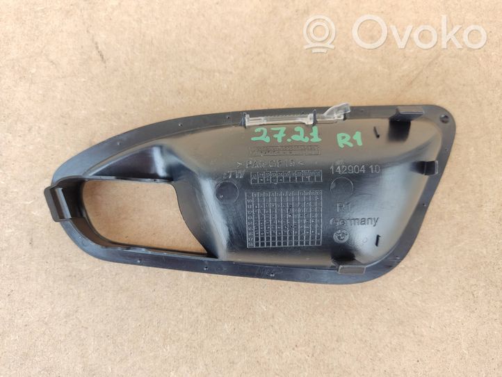 BMW 2 F46 Poignée inférieure de porte avant 14290410