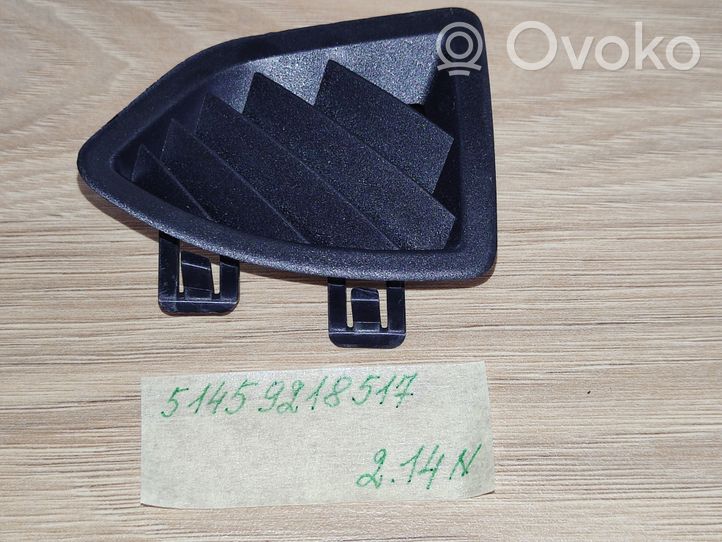 BMW 3 F30 F35 F31 Lango oro grotelės 9218517