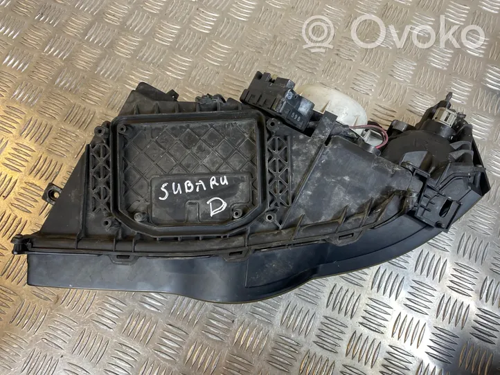 Subaru Outback Lampa przednia 10020794