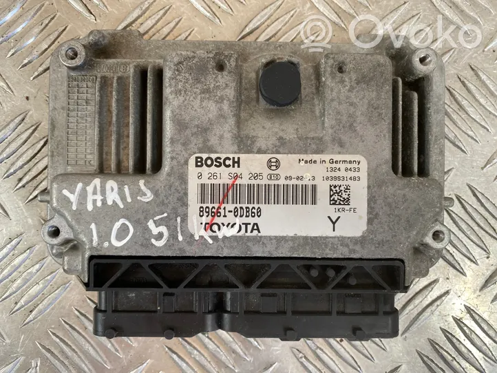 Toyota Yaris Calculateur moteur ECU 896610DB60