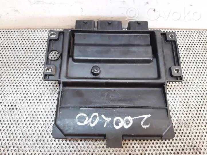 Renault Clio III Calculateur moteur ECU 8200911560