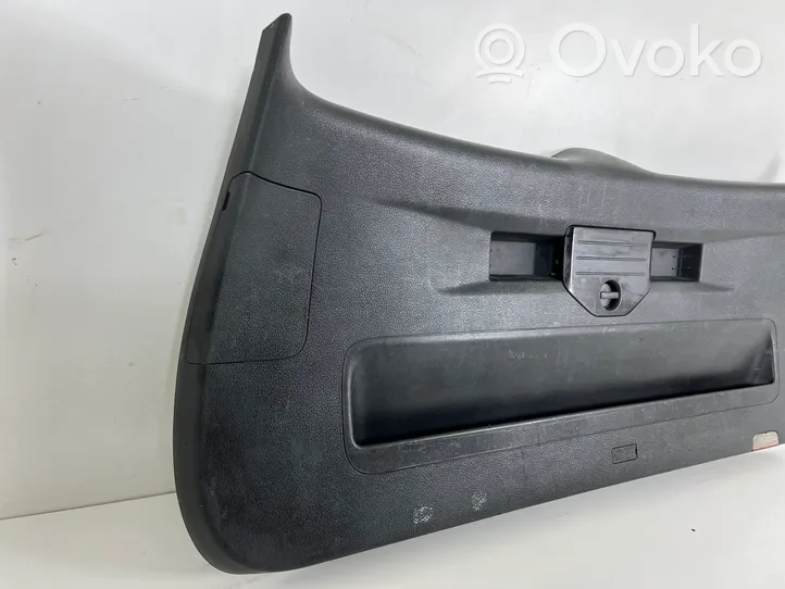 Volkswagen Touareg II Rivestimento portellone posteriore/bagagliaio 7P6863291