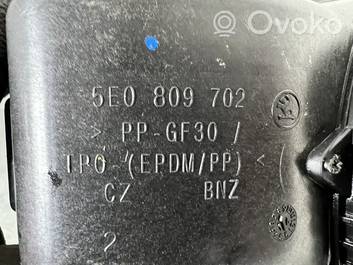 Skoda Octavia Mk3 (5E) Klapka wlewu paliwa 5E0809702
