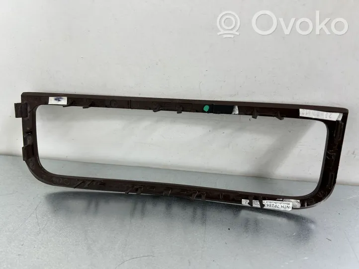 Volkswagen Touareg II Rivestimento del vano portaoggetti del cruscotto 7P2863100C