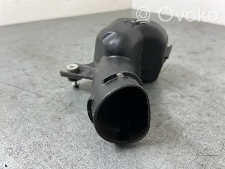 Honda CR-V Air intake duct part ATP153