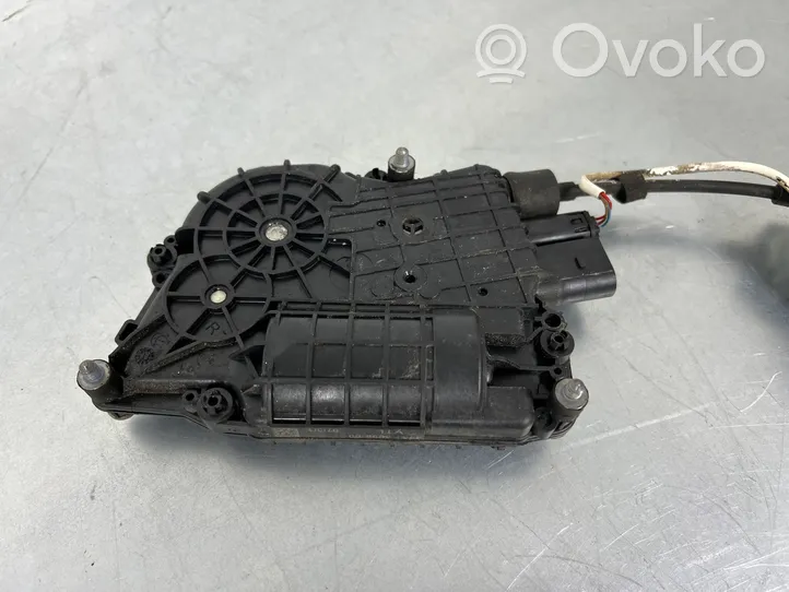 BMW 5 F10 F11 Zamek drzwi przednich 7185689