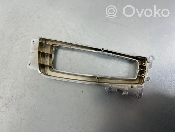 BMW 5 F10 F11 Rivestimento in plastica cornice della leva del cambio 9189064