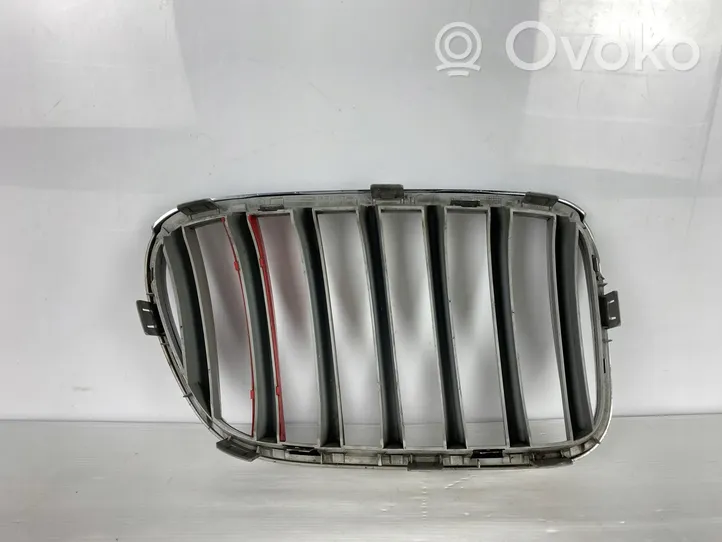 BMW X3 F25 Maskownica / Grill / Atrapa górna chłodnicy 51117210725