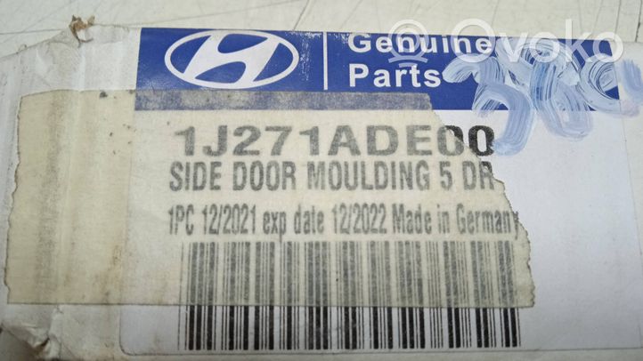 Hyundai i20 (PB PBT) Listwa drzwi przednich 1J271ADE00