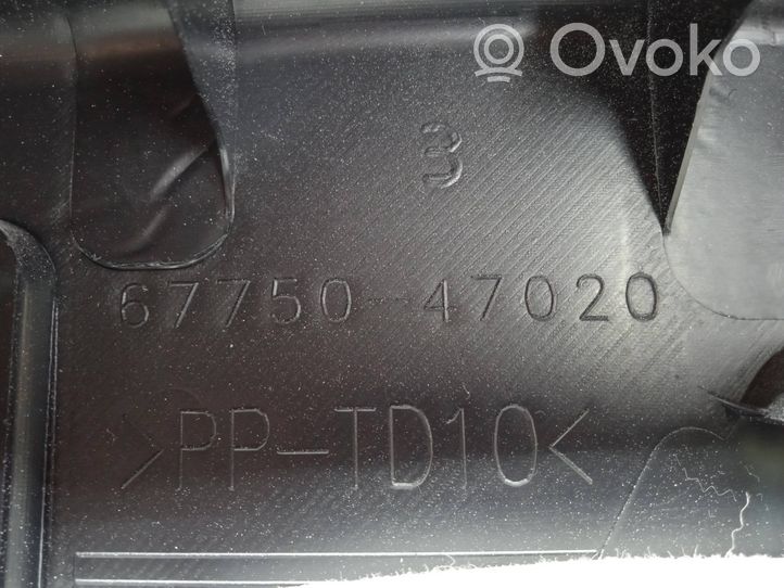 Toyota Prius (XW30) Takaluukun alaosan verhoilu 6775047020