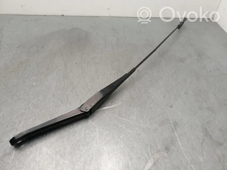 Ford Focus Ramię wycieraczki szyby przedniej / czołowej 4M5117526CB