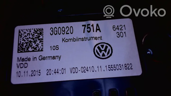Volkswagen PASSAT Speedometer (instrument cluster) 3G0920751A