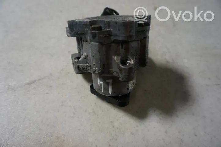 Audi A4 S4 B6 8E 8H Ohjaustehostimen pumppu 7690955