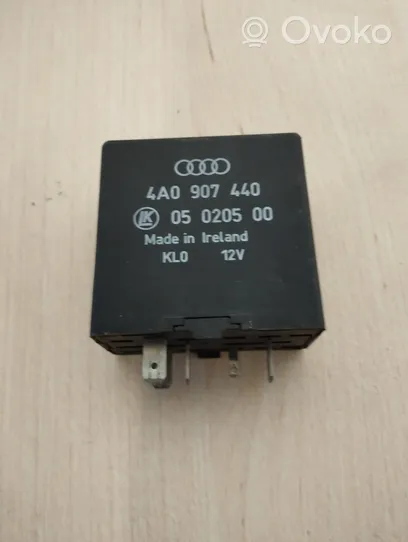 Audi A6 S6 C5 4B Lasinpyyhkimen ajastuksen rele 4A0907440