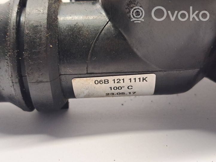 Audi A4 S4 B7 8E 8H Alloggiamento termostato 06B121111K