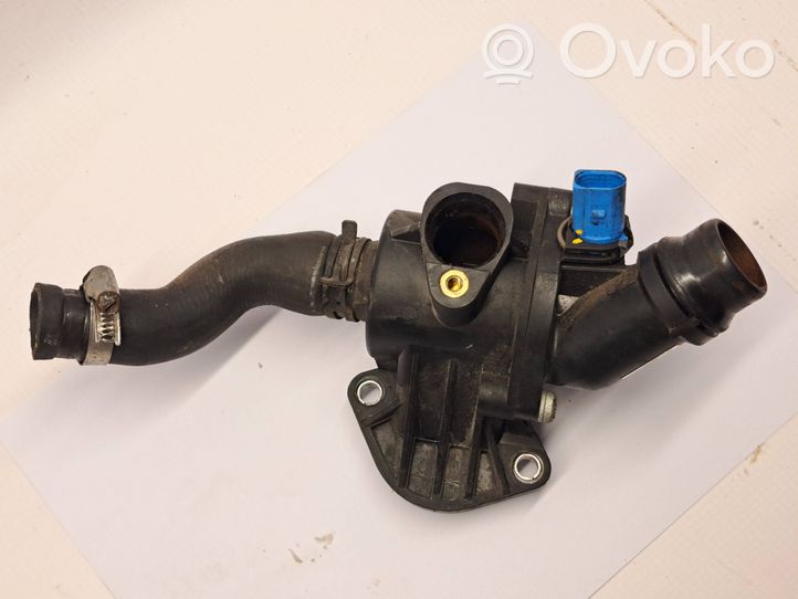 Audi A4 S4 B7 8E 8H Alloggiamento termostato 06B121111K