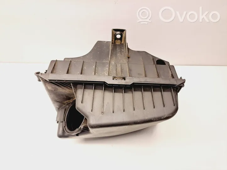 Volvo V70 Caja del filtro de aire 8649673