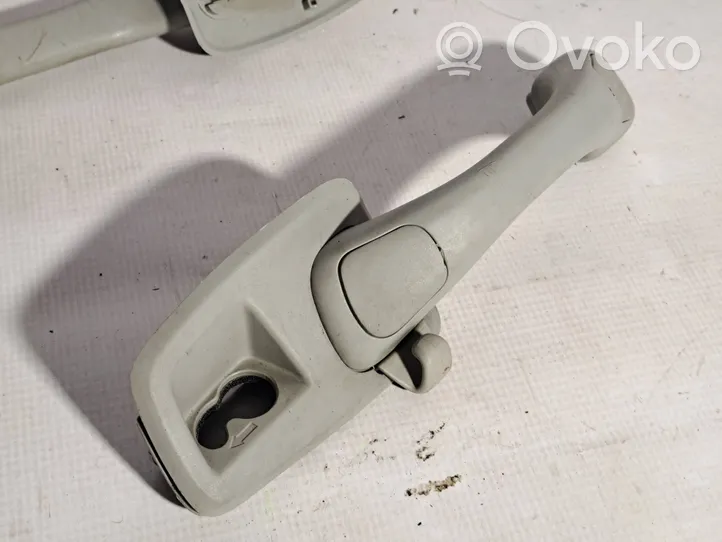 Volvo V70 Un set di maniglie per il soffitto 