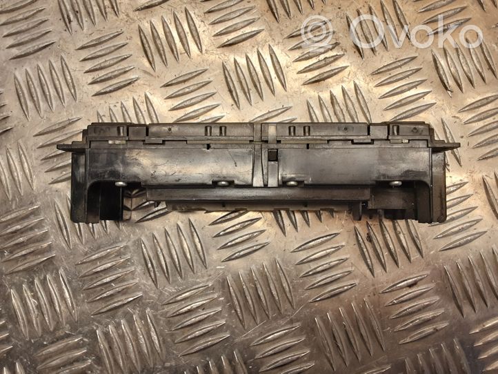 Volkswagen PASSAT B5.5 Climate control unit 5HB008139