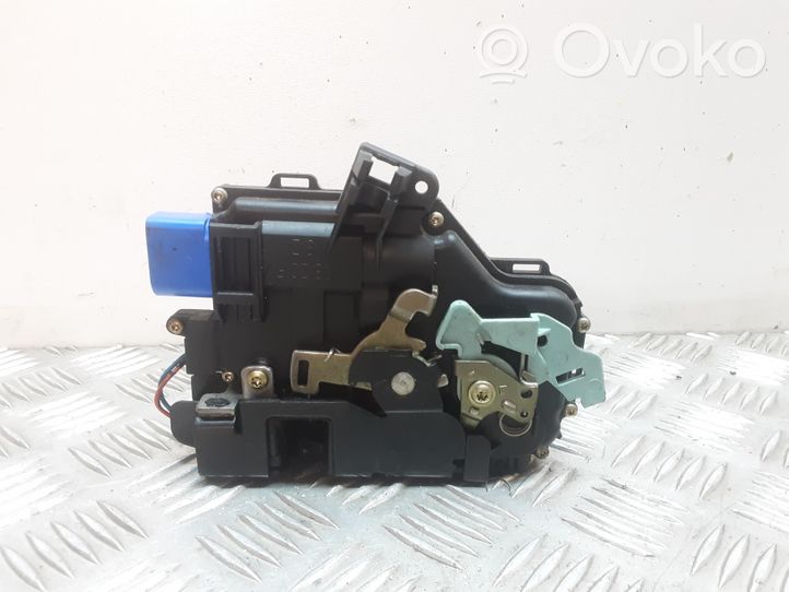 Skoda Octavia Mk2 (1Z) Priekšpusē slēdzene 3D1837016
