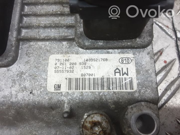 Opel Corsa C Moottorin ohjainlaite/moduuli 55557932