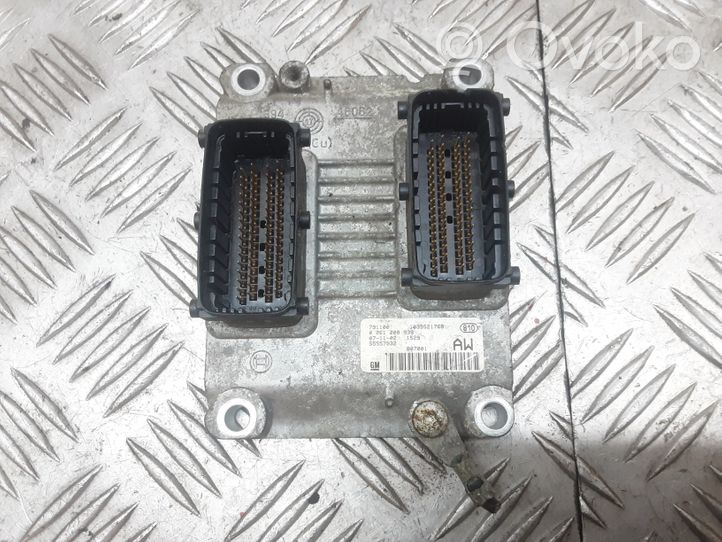 Opel Corsa C Moottorin ohjainlaite/moduuli 55557932