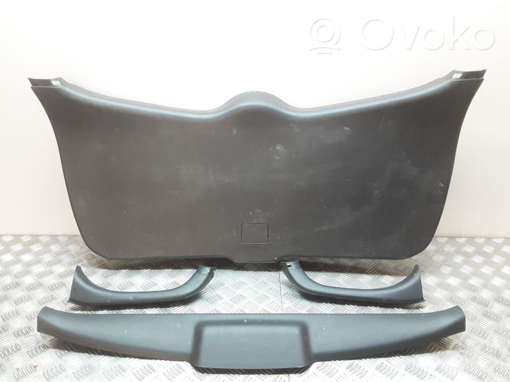 Toyota Corolla Verso AR10 Garniture de hayon 679370F020