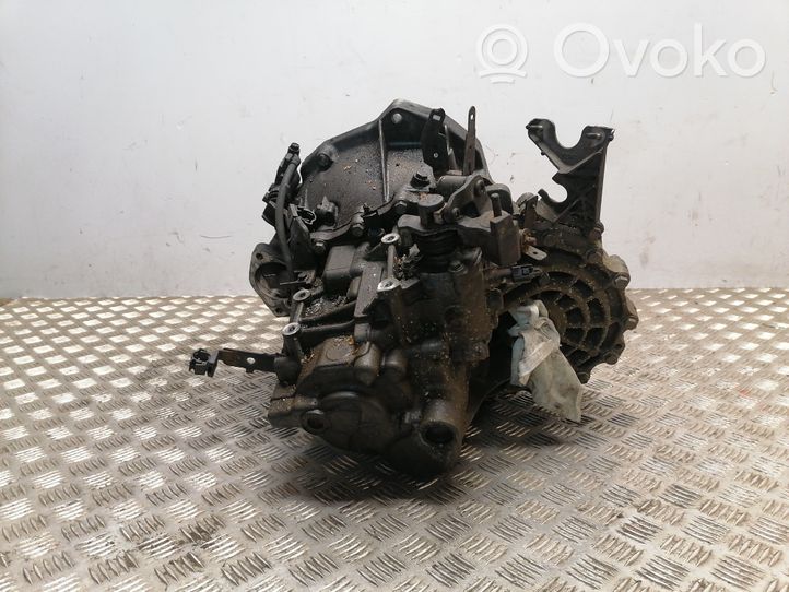 Nissan Almera Tino Scatola del cambio manuale a 6 velocità 8200131489