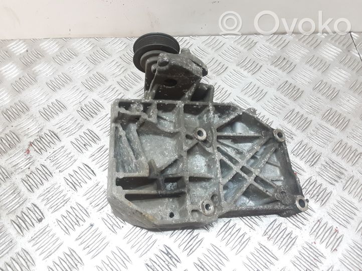 Volkswagen PASSAT B5.5 Staffa di montaggio del compressore dell’A/C 038260885C