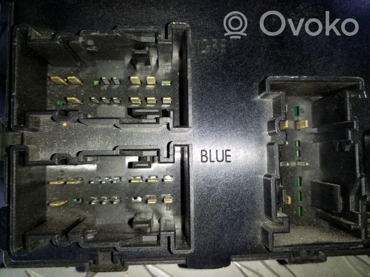 Ford Fiesta Oven keskuslukituksen ohjausyksikön moduuli 8V5115K600CG