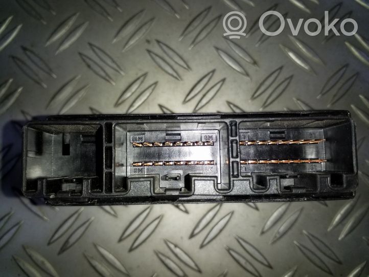 Ford Focus Oven keskuslukituksen ohjausyksikön moduuli 98AG15K600KA